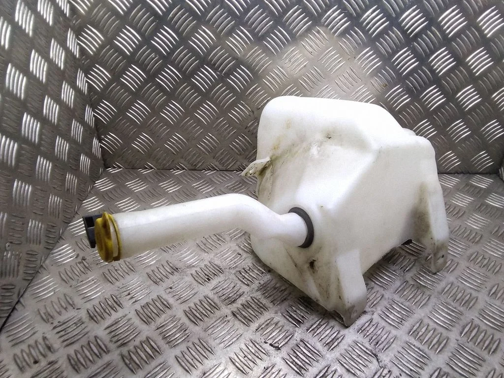 Windshield washer fluid reservoir/tank – Opel Signum (2003-2008)