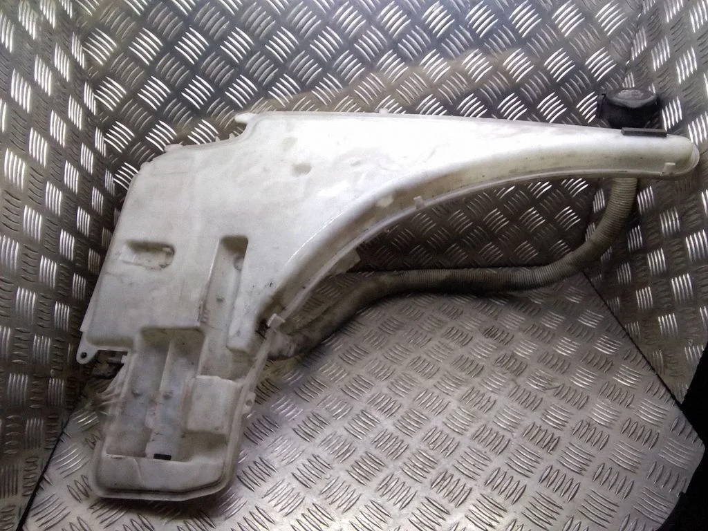 Zbiorniczek spryskiwacza – BMW Seria 3 E90 E91 (2005-2012)