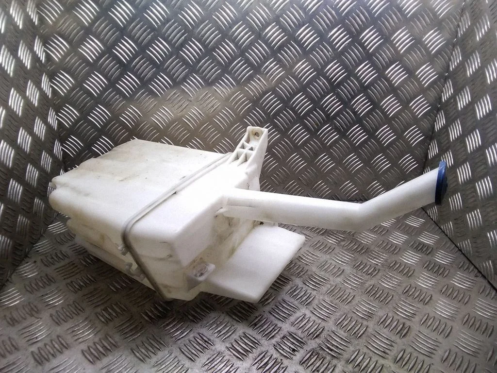 Logu mazgāšanas šķidruma tvertne – Toyota Avensis T250 (2003-2006)