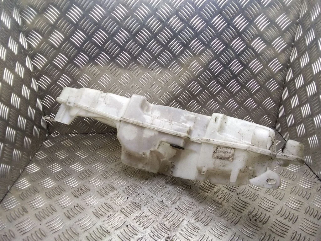 Logu mazgāšanas šķidruma tvertne – Audi A6 Allroad C6 (2006-2011)