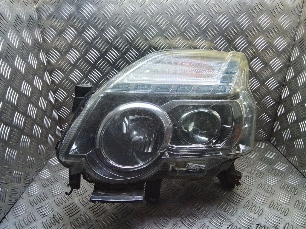 Headlight/headlamp – Nissan X-Trail T31 (2007-2014)