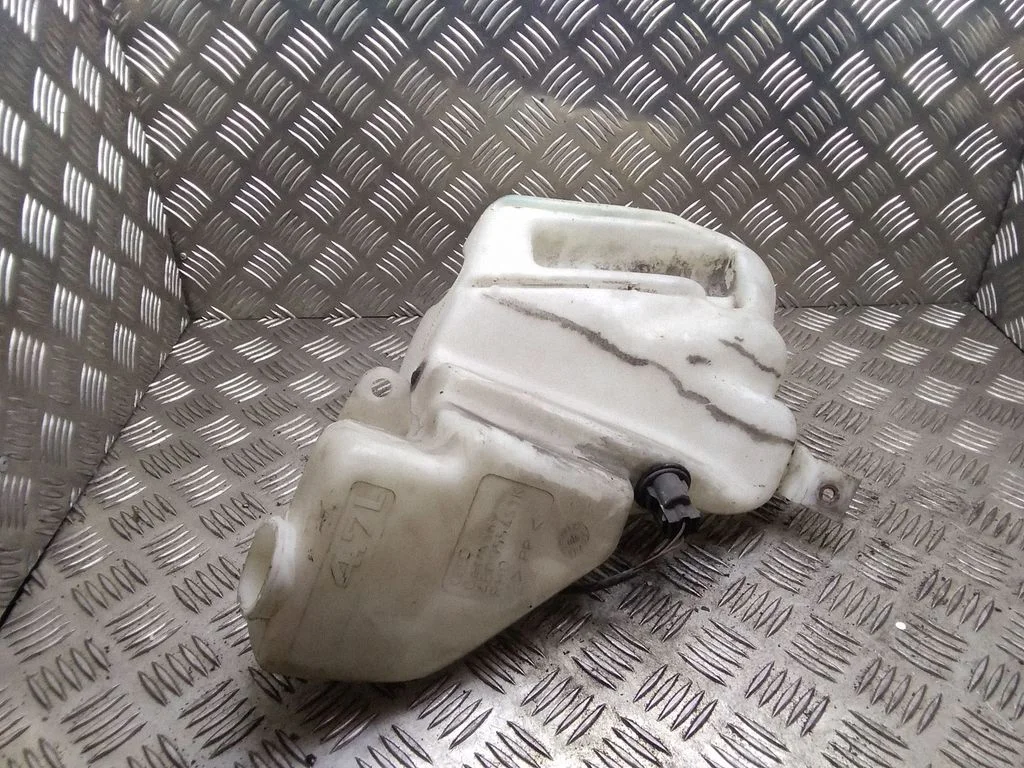 Logu mazgāšanas šķidruma tvertne – Audi A6 Allroad C5 (1999-2005)
