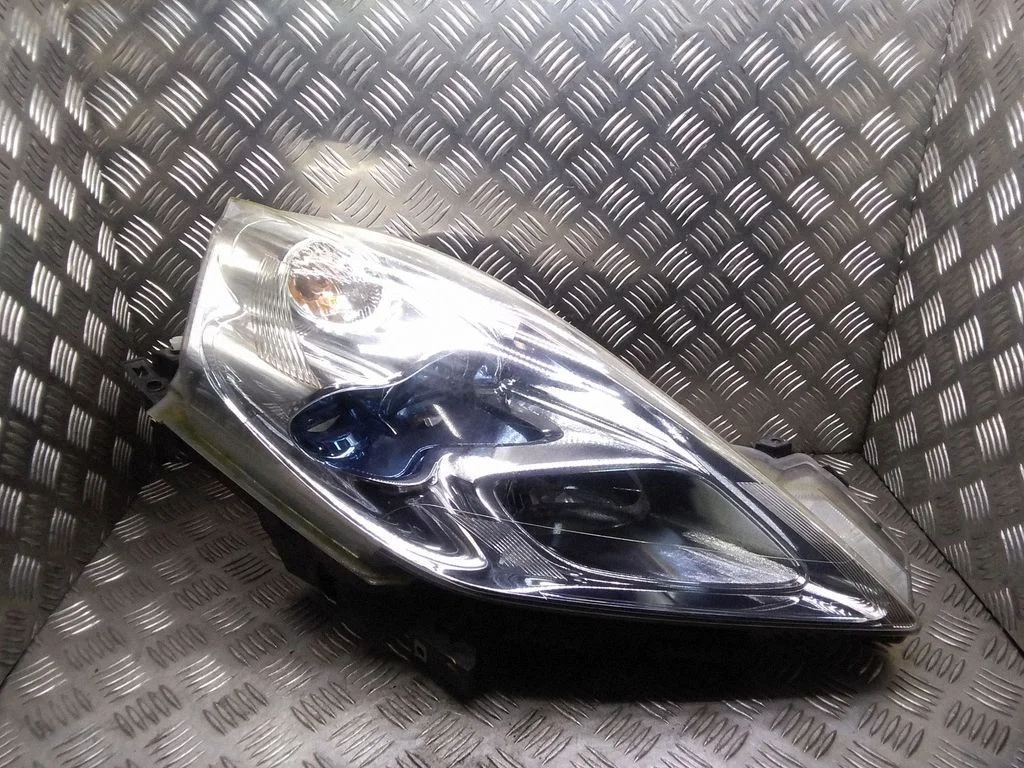 Headlight/headlamp – Nissan Leaf I (ZE0) (2010-2017)