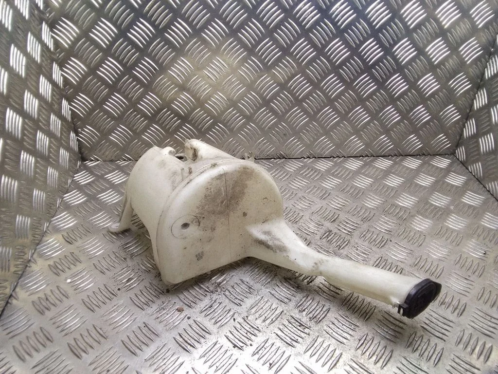 Logu mazgāšanas šķidruma tvertne – Toyota Yaris Verso (1999-2005)