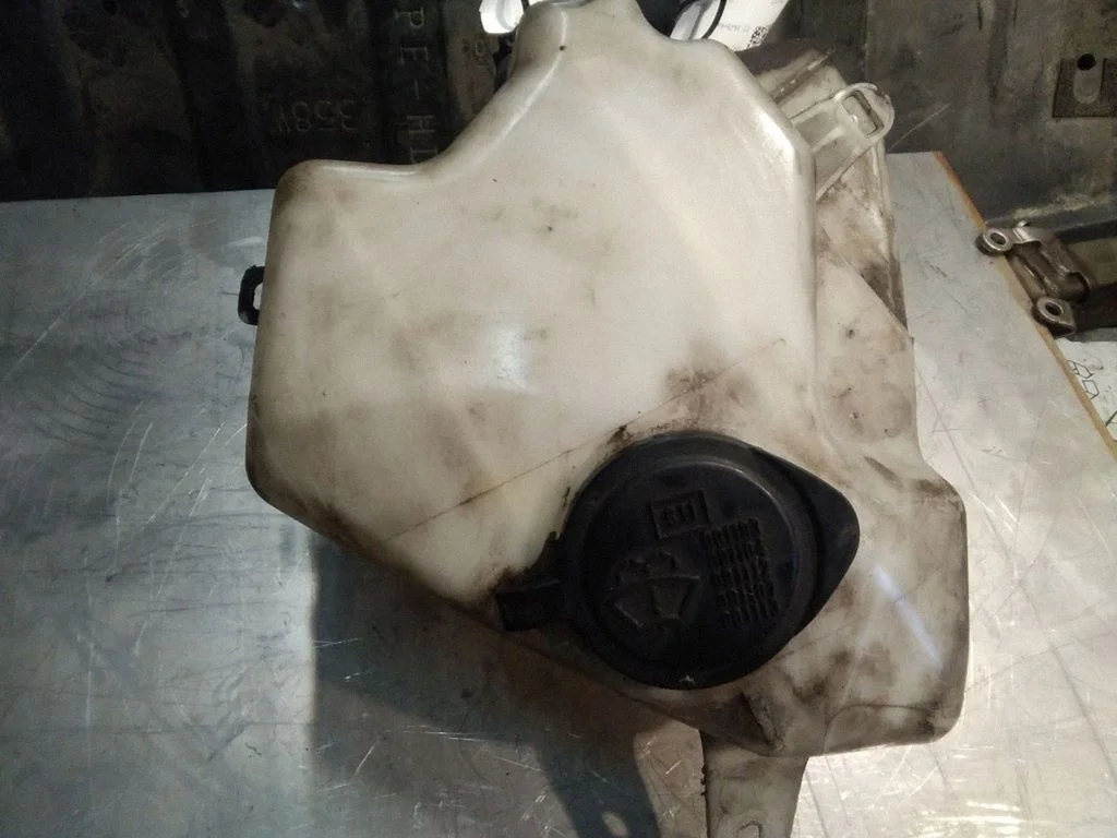 Zbiorniczek spryskiwacza – Toyota Prius (XW20) (2003-2009)