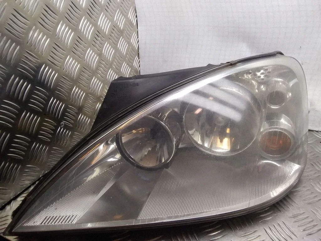 Headlight/headlamp – Ford Galaxy (2000-2006)