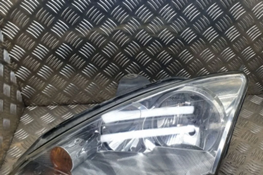 Priekšējais lukturis – Ford Focus C-MAX (2003-2010)