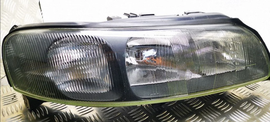 Headlight/headlamp – Volvo V70 (2000-2004)