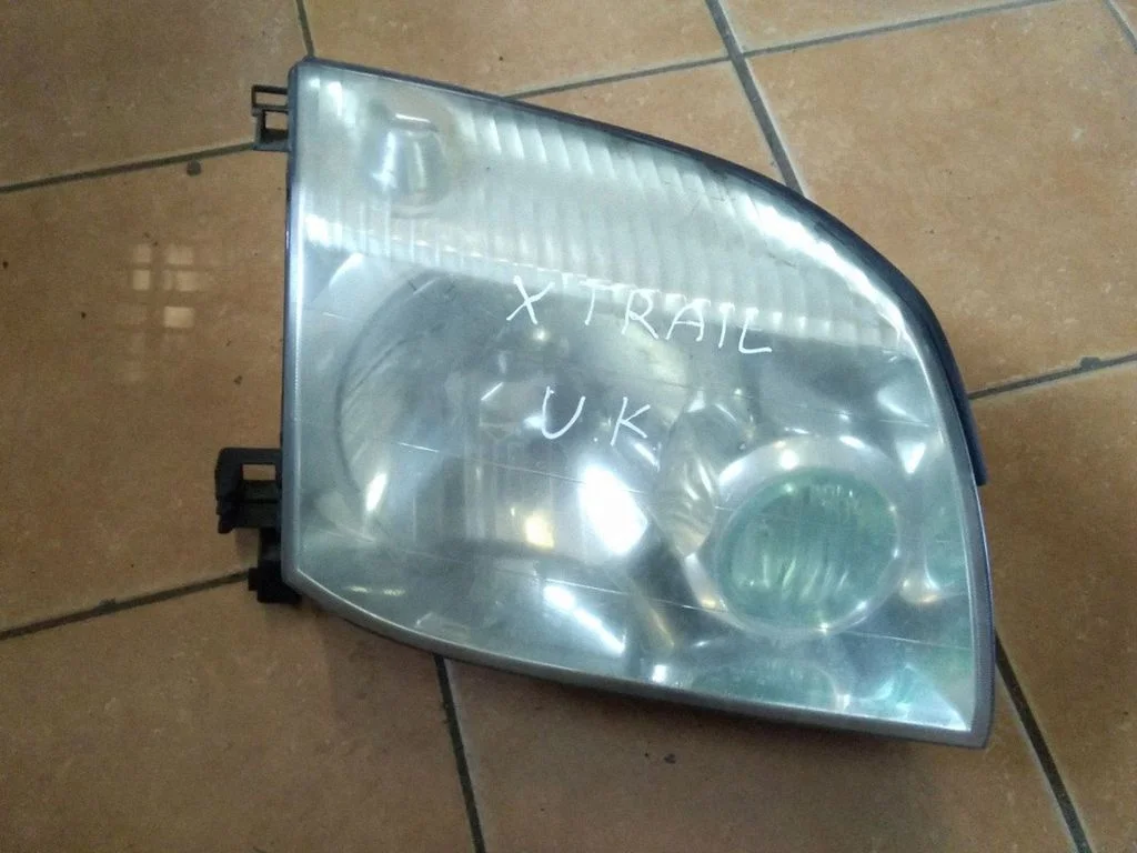 Headlight/headlamp – Nissan X-Trail T30 (2001-2007)
