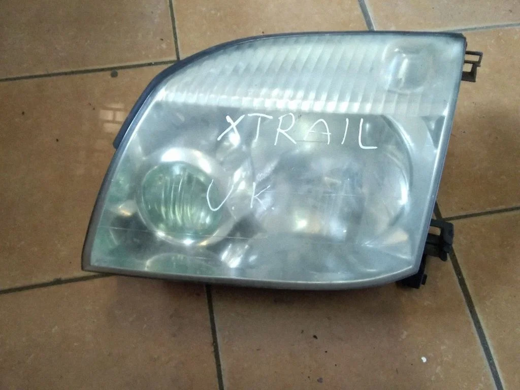 Headlight/headlamp – Nissan X-Trail T30 (2001-2007)