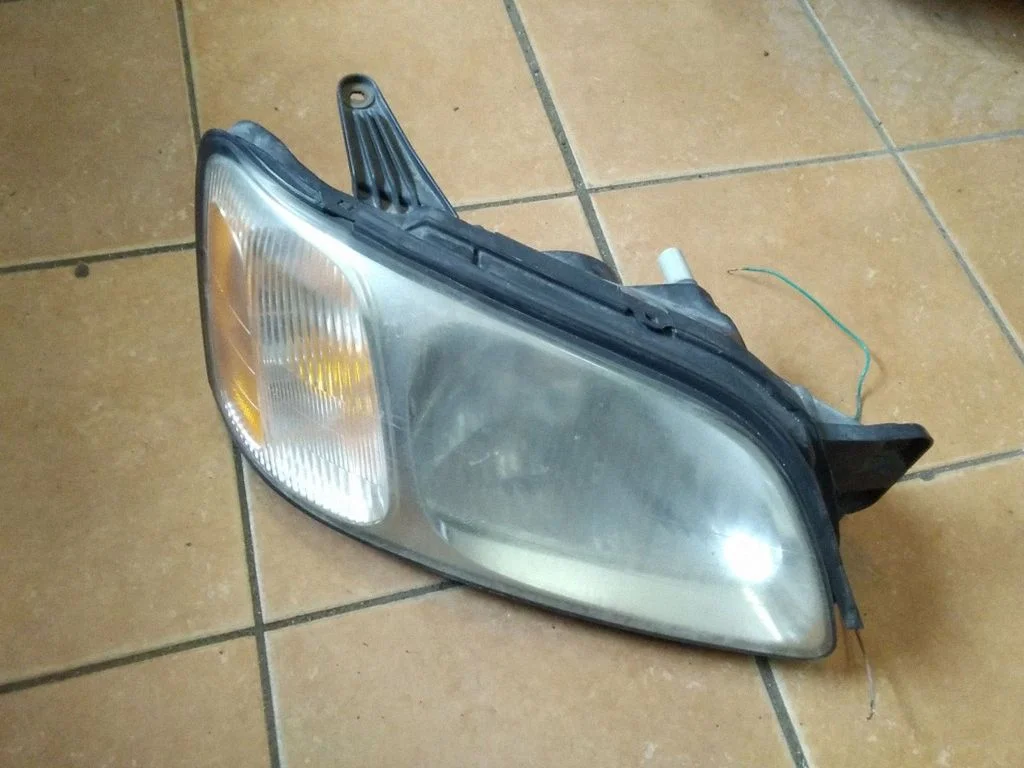 Headlight/headlamp – Subaru Legacy (1999-2003)
