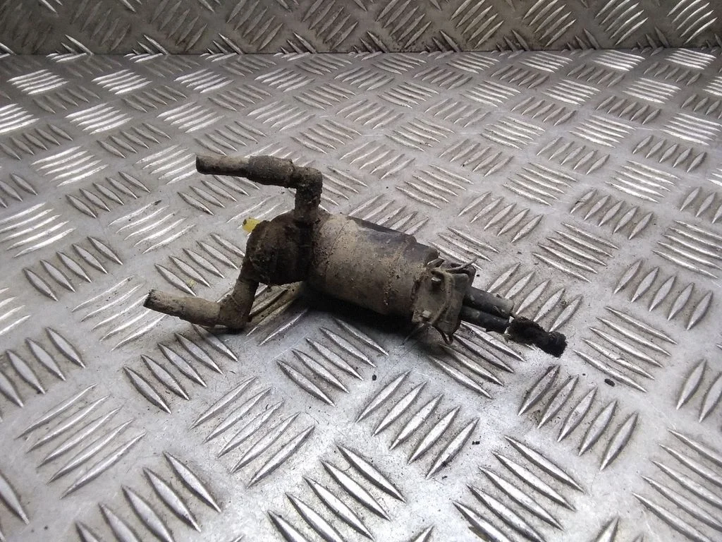 Windscreen/windshield washer pump – Opel Vectra C (2005-2009)