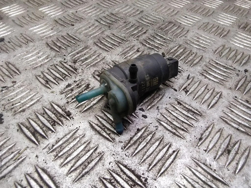 Windscreen/windshield washer pump – Opel Zafira B (2005-2014)