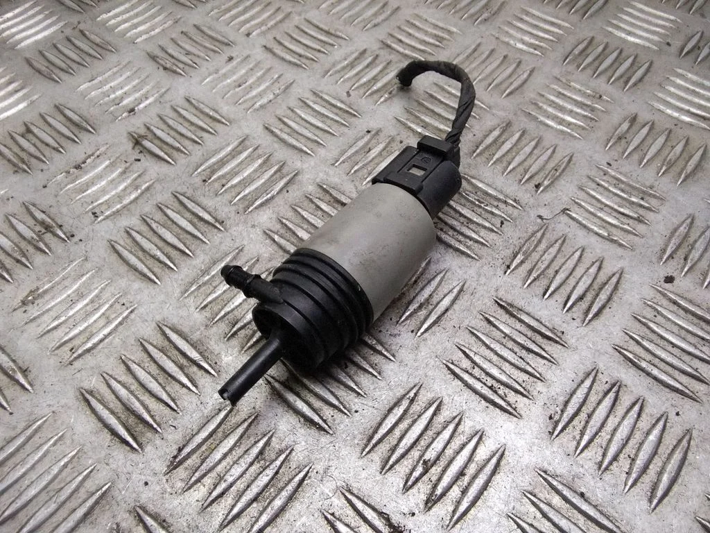 Pompka spryskiwacza szyb – BMW Seria 7 E65 E66 (2001-2008)
