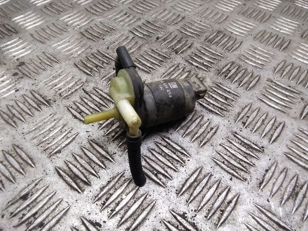 Windscreen/windshield washer pump – Opel Zafira B (2005-2014)