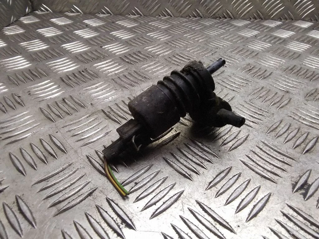 Windscreen/windshield washer pump – Volkswagen Transporter - Caravelle T4 (1991-2003)