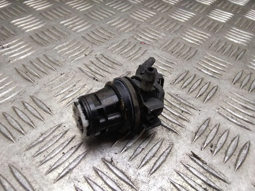 Klaasipesuvedeliku pump (klaaside) – Toyota Prius (XW30) (2009-2015)