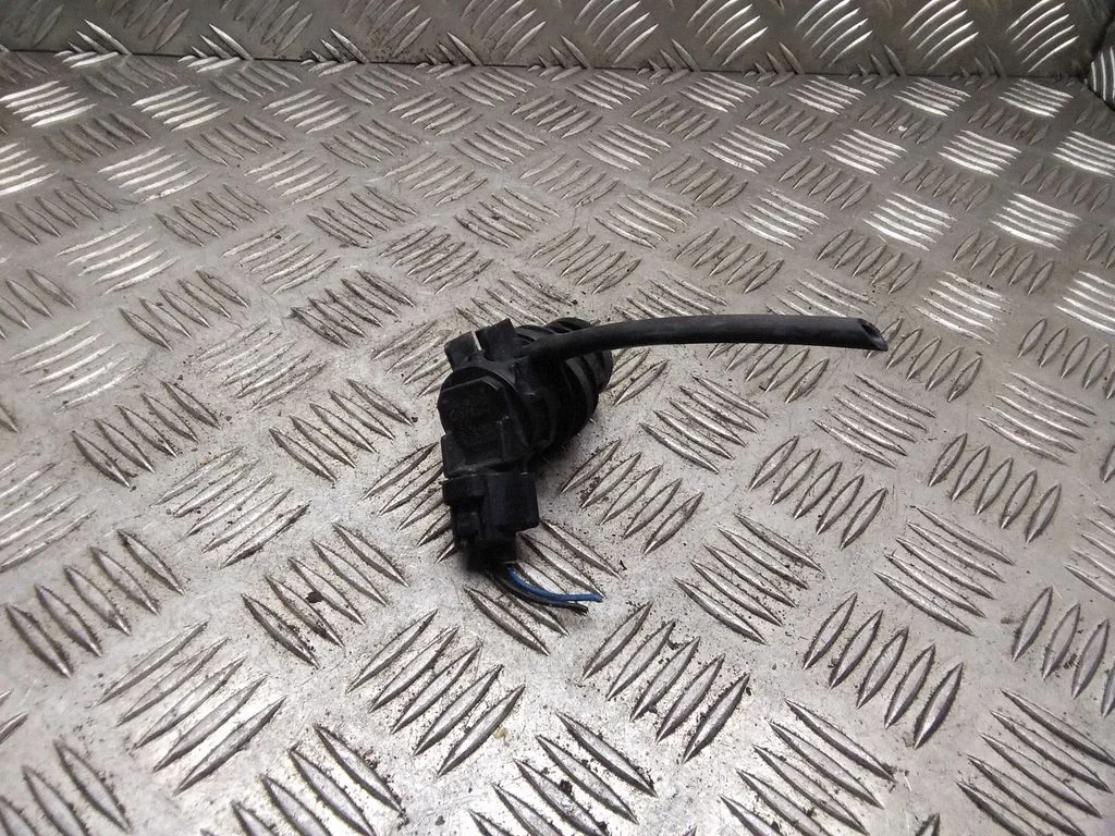 Klaasipesuvedeliku pump (klaaside) – Toyota Prius (XW20) (2003-2009)