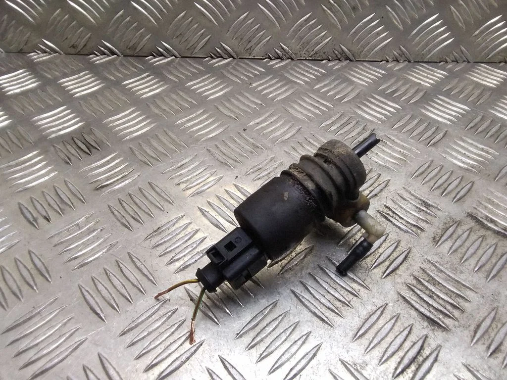 Logu mazgāšanas šķidruma sūknis (stiklu) – Volkswagen Sharan (1996-2000)