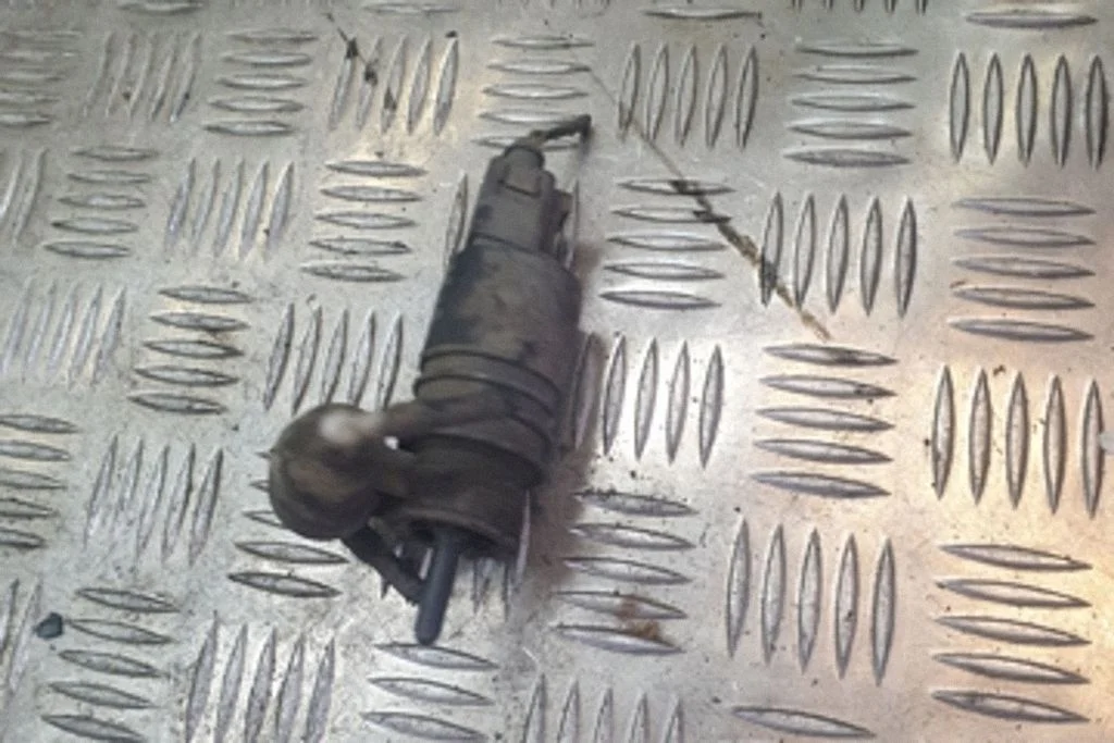 Logu mazgāšanas šķidruma sūknis (stiklu) – Volkswagen Sharan (2001-2010)