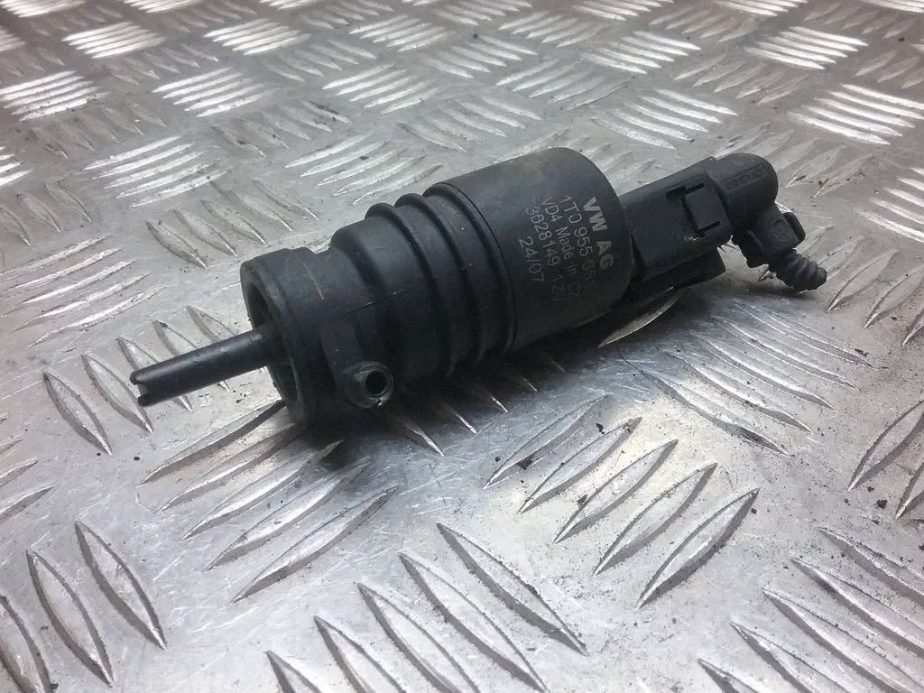 Pompka spryskiwacza szyb – Audi A4 S4 B7 8E 8H (2005-2008)