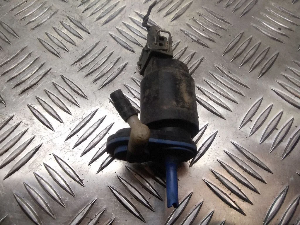 Logu mazgāšanas šķidruma sūknis (stiklu) – Ford Galaxy (2000-2006)