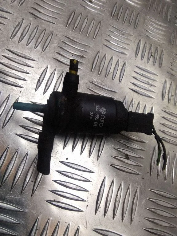 Windscreen/windshield washer pump – Volkswagen Transporter - Caravelle T4 (1991-2003)