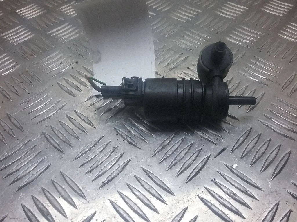 Windscreen/windshield washer pump – Volkswagen Transporter - Caravelle T4 (1991-2003)