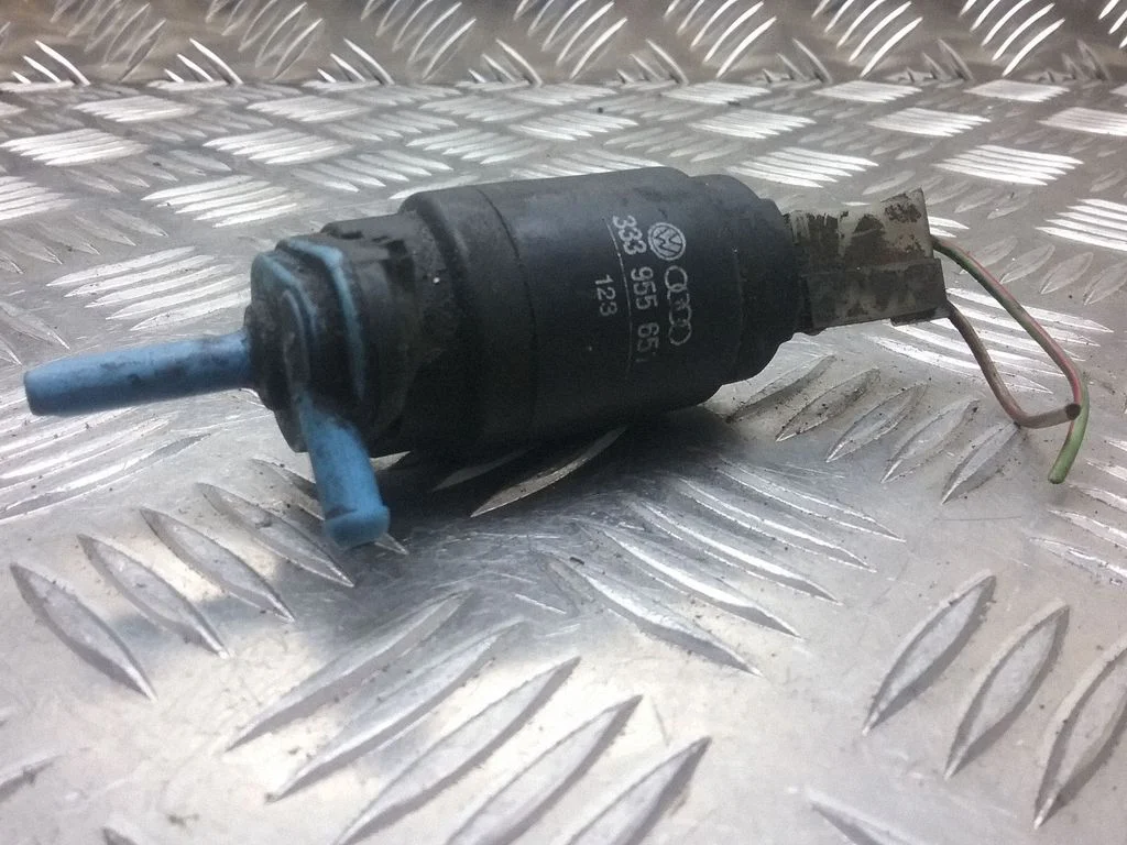 Windscreen/windshield washer pump – Volkswagen Transporter - Caravelle T4 (1991-2003)