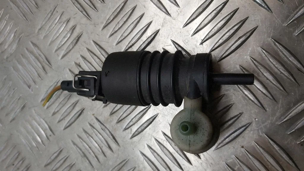 Windscreen/windshield washer pump – Volkswagen Transporter - Caravelle T4 (1991-2003)
