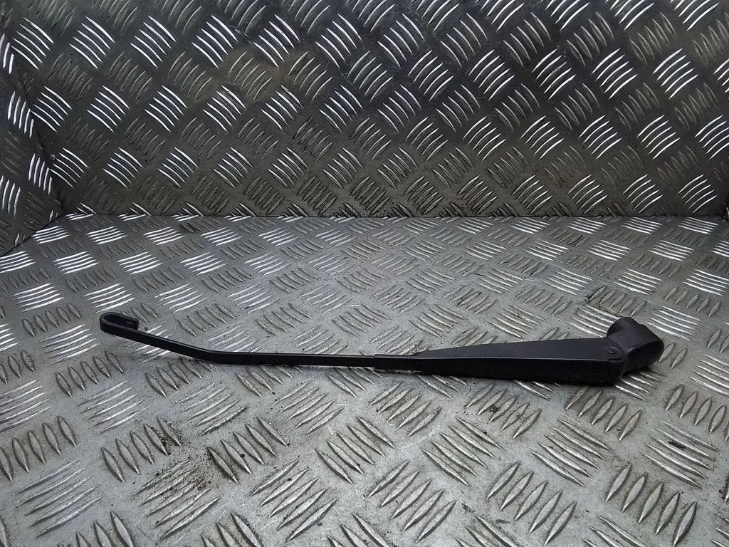 Aizmugurējā stikla tīrītāja svira – Toyota Prius (XW30) (2009-2015)