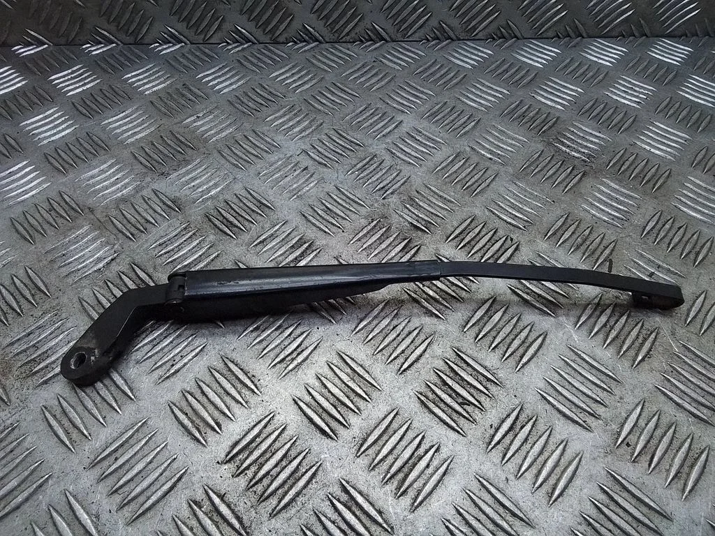 Rear wiper blade arm – Volkswagen Passat B6 (2005-2010)