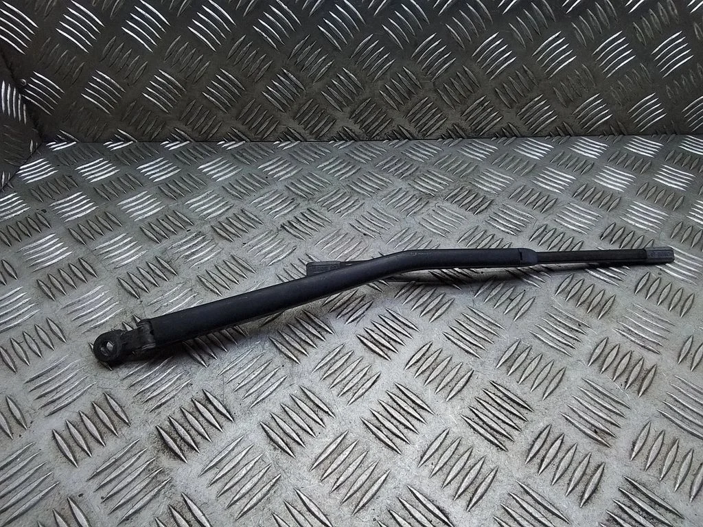 Aizmugurējā stikla tīrītāja svira 7138507
