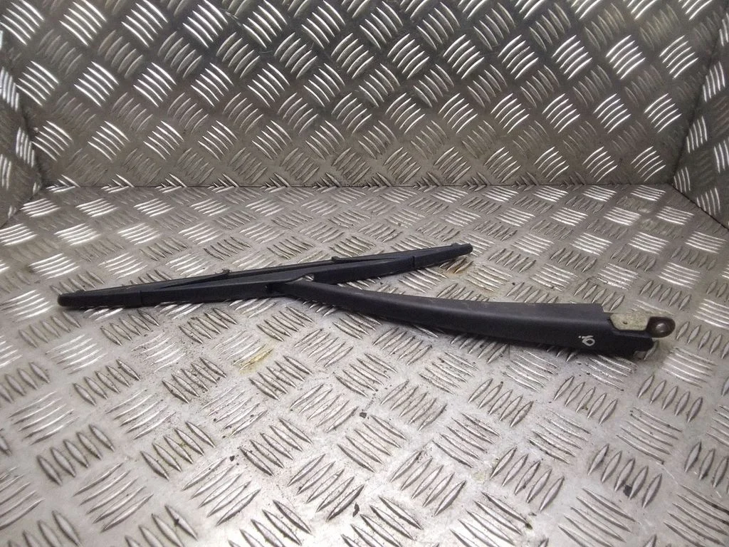 Rear wiper blade arm – Mazda 3 I (2003-2006)