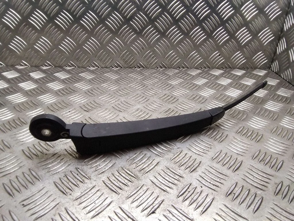 Rear wiper blade arm – Volkswagen Touareg I (2002-2010)