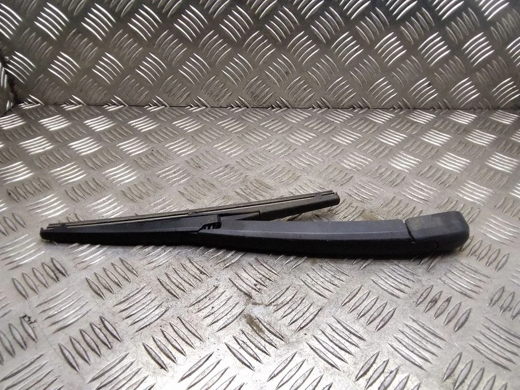 Rear wiper blade arm – Toyota Corolla Verso AR10 (2004-2009)