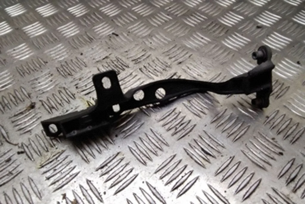 Esitule kinnitusklamber – Volkswagen Touareg I (2002-2010)