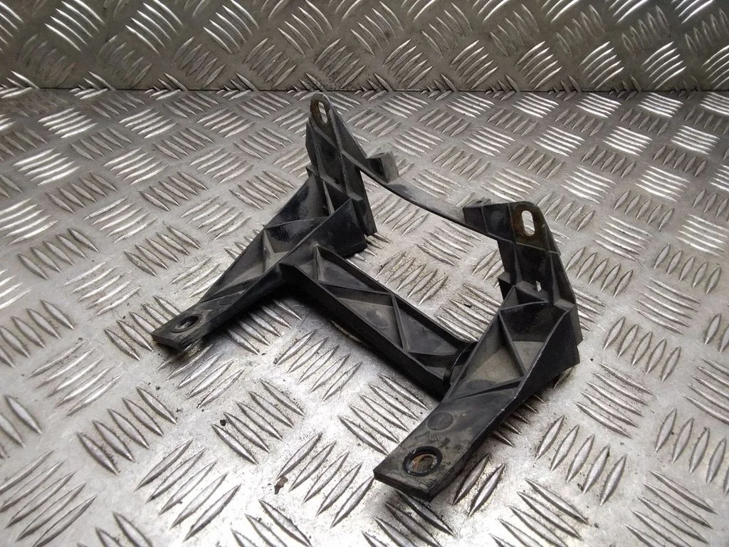 Esitule kinnitusklamber – Volkswagen Transporter - Caravelle T5 (2003-2015)