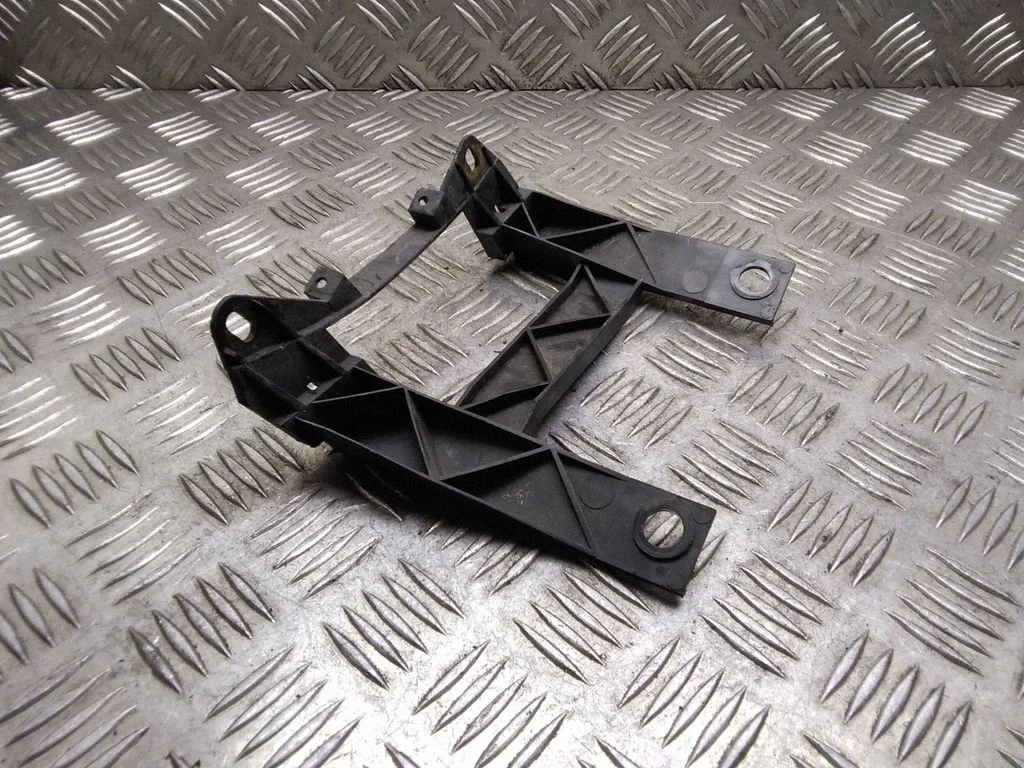 Esitule kinnitusklamber – Volkswagen Transporter - Caravelle T5 (2003-2015)