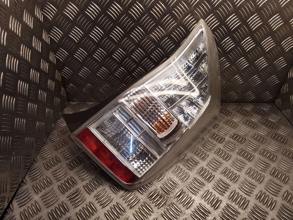 Aizmugurējais lukturis virsbūvē – Toyota Prius (XW30) (2009-2015)