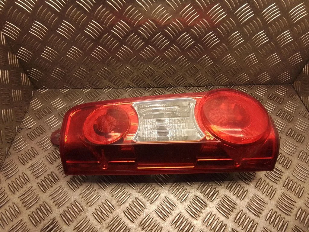 Aizmugurējais lukturis virsbūvē – Citroen Berlingo (2008-2018)