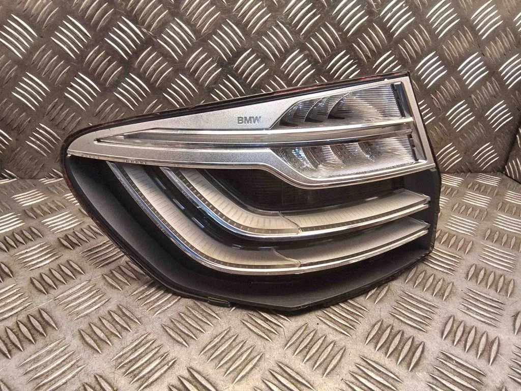 Aizmugurējais lukturis virsbūvē – BMW 5. sērija F10 F11 (2009-2016)