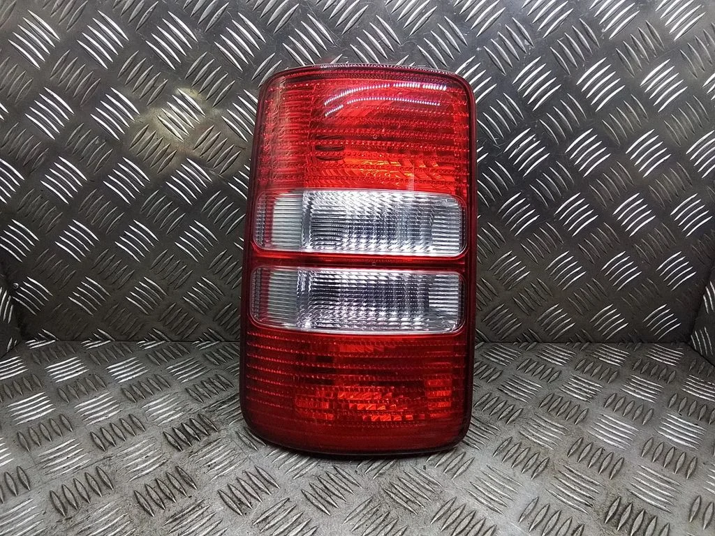 Lampa tylna w błotniku – Volkswagen Caddy (2011-2016)