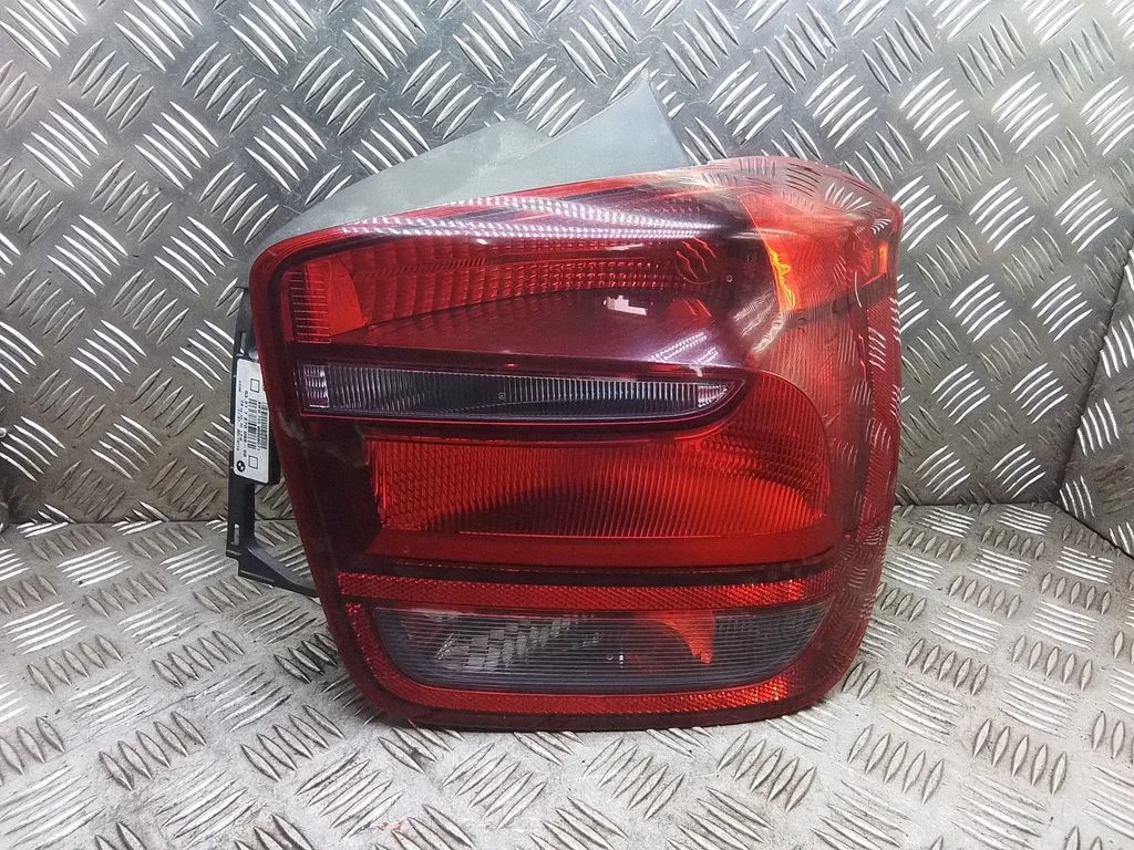 Aizmugurējais lukturis virsbūvē – BMW 1. sērija F20 F21 (2011-2019)