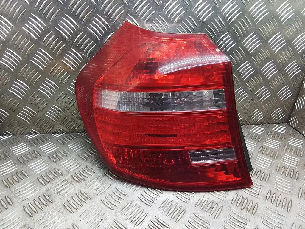 Aizmugurējais lukturis virsbūvē – BMW 1. sērija E81 E87 (2004-2011)