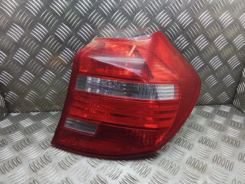 Aizmugurējais lukturis virsbūvē – BMW 1. sērija E81 E87 (2004-2011)