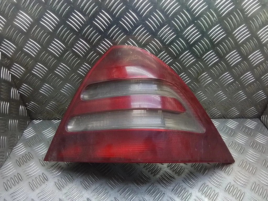 Rear/tail lights – Mercedes-Benz C-Class W203 (2000-2007)