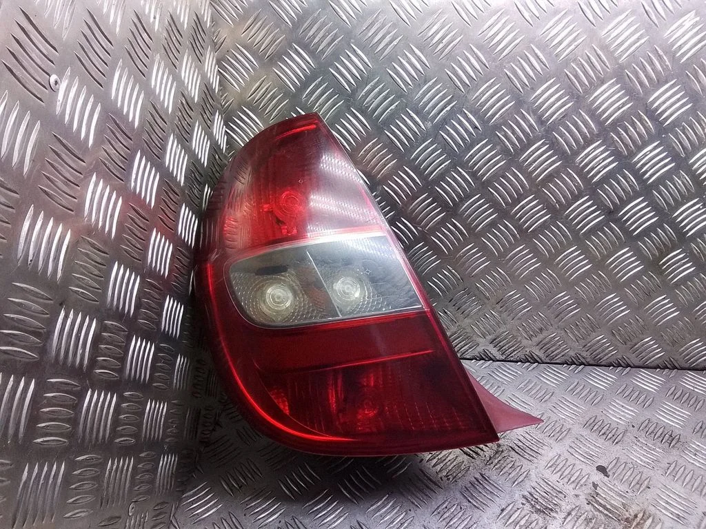 Lampa tylna w błotniku – Citroen C5 (2001-2004)