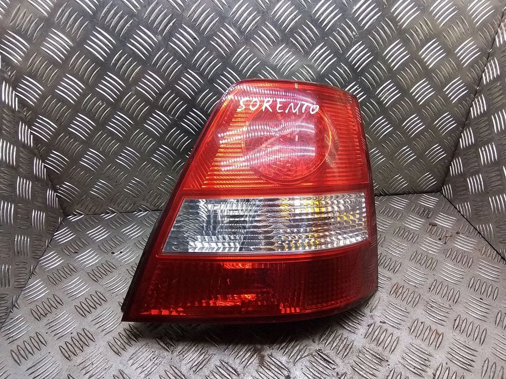 Lampa tylna w błotniku – KIA Sorento (2002-2009)