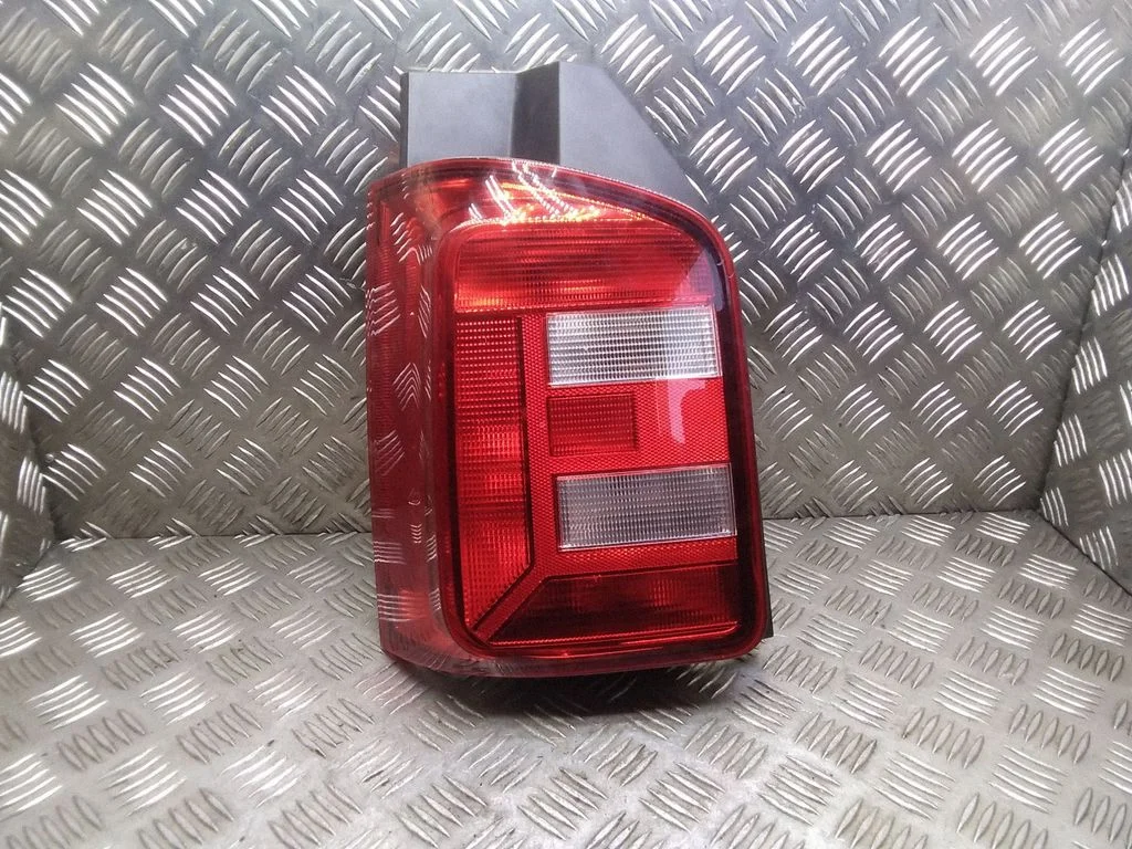Lampa tylna w błotniku – Volkswagen Transporter - Caravelle T6 (2016-)